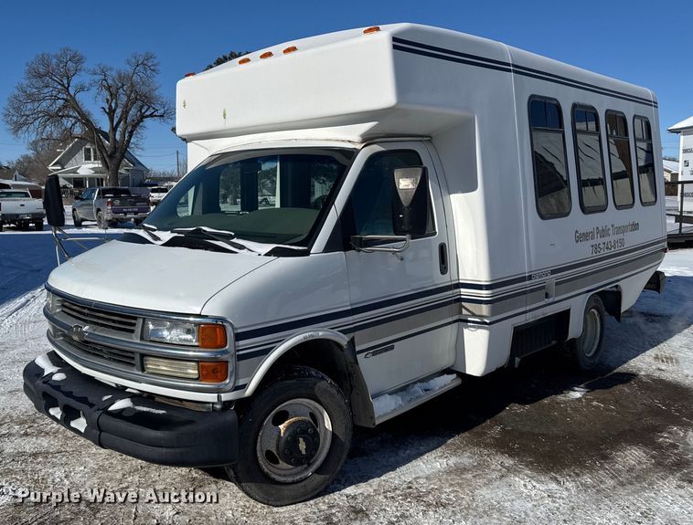 image for item NN9574 2001 Chevrolet Express 3500 shuttle bus