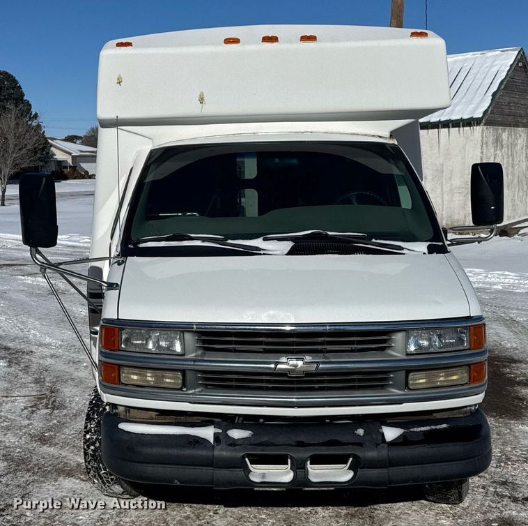 image for item NN9574 2001 Chevrolet Express 3500 shuttle bus