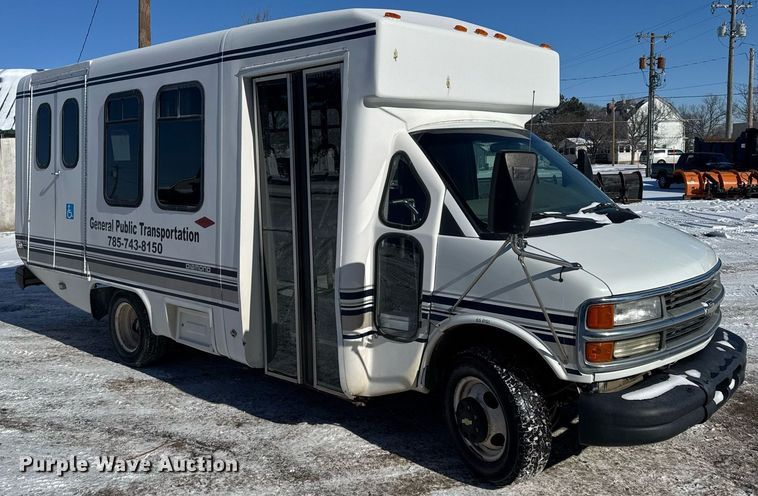 image for item NN9574 2001 Chevrolet Express 3500 shuttle bus