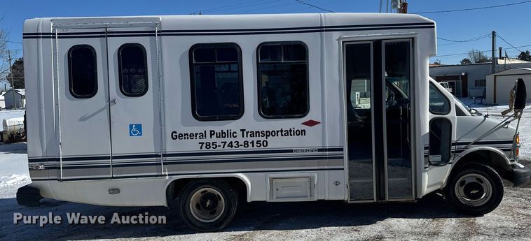 image for item NN9574 2001 Chevrolet Express 3500 shuttle bus