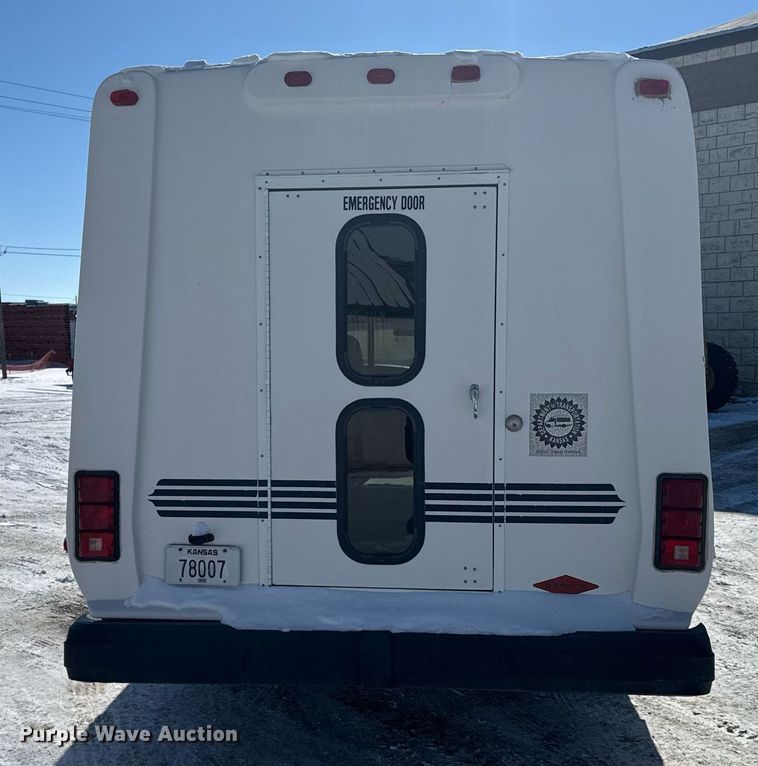 image for item NN9574 2001 Chevrolet Express 3500 shuttle bus