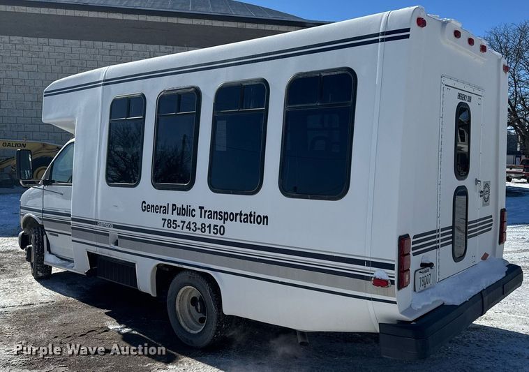 image for item NN9574 2001 Chevrolet Express 3500 shuttle bus