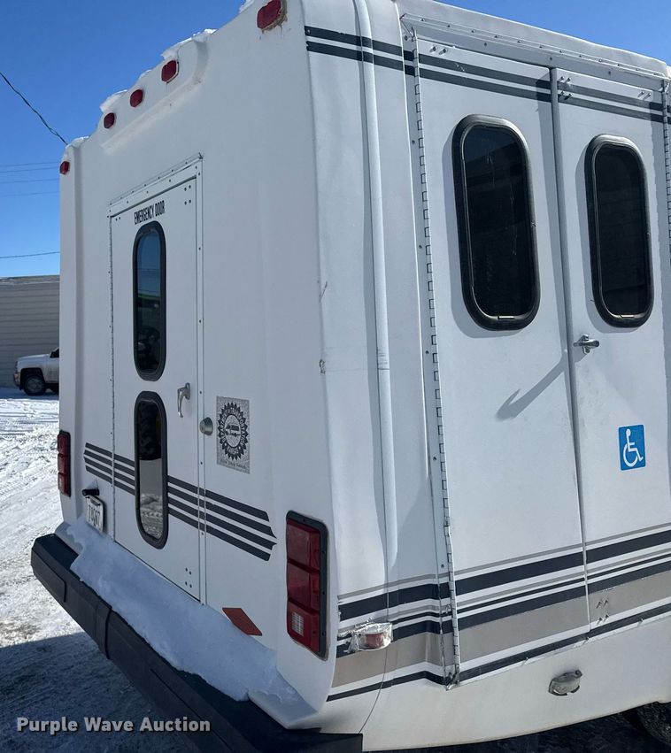 image for item NN9574 2001 Chevrolet Express 3500 shuttle bus