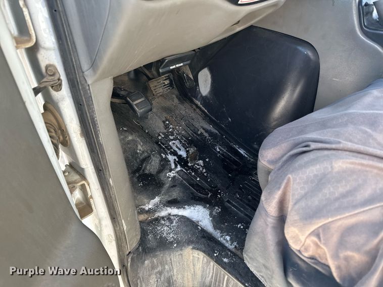 image for item NN9574 2001 Chevrolet Express 3500 shuttle bus