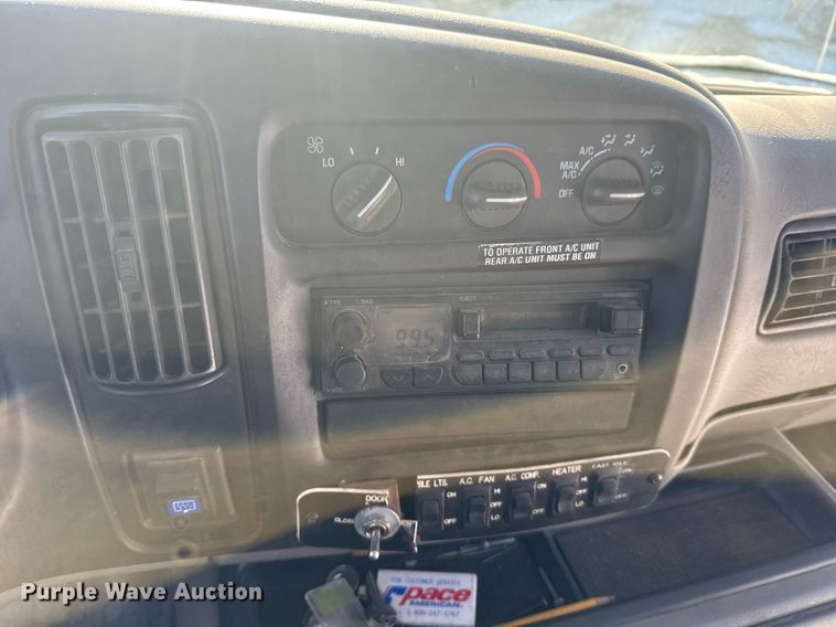 image for item NN9574 2001 Chevrolet Express 3500 shuttle bus