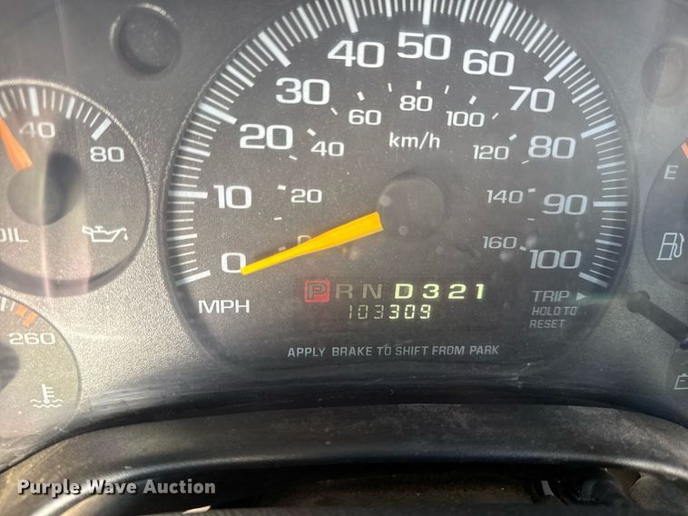 image for item NN9574 2001 Chevrolet Express 3500 shuttle bus