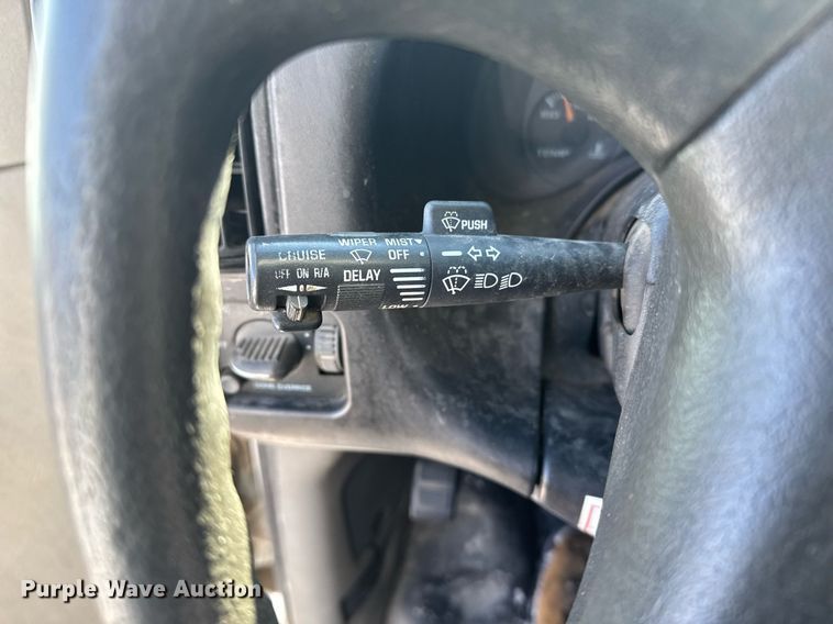 image for item NN9574 2001 Chevrolet Express 3500 shuttle bus