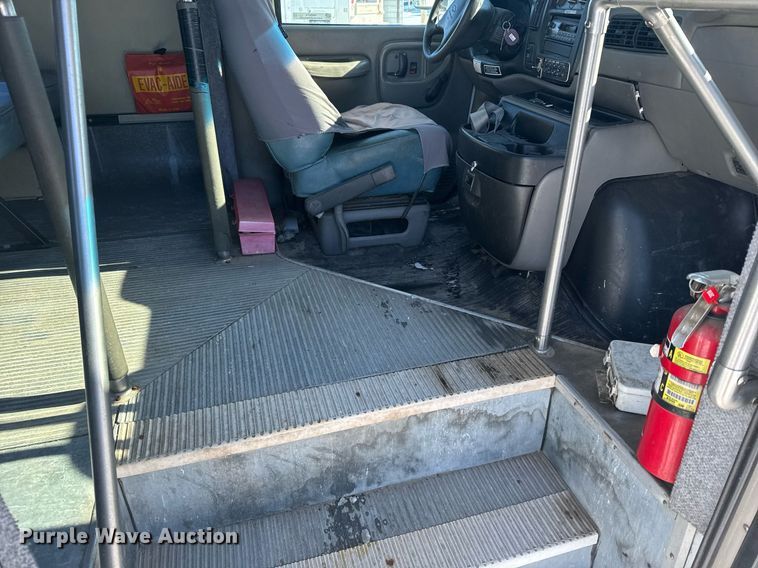 image for item NN9574 2001 Chevrolet Express 3500 shuttle bus