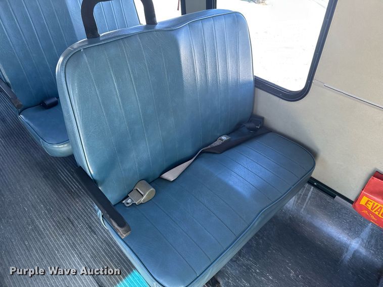 image for item NN9574 2001 Chevrolet Express 3500 shuttle bus