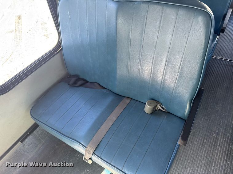 image for item NN9574 2001 Chevrolet Express 3500 shuttle bus