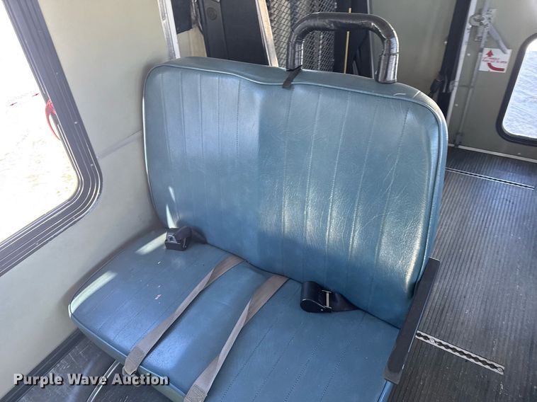 image for item NN9574 2001 Chevrolet Express 3500 shuttle bus