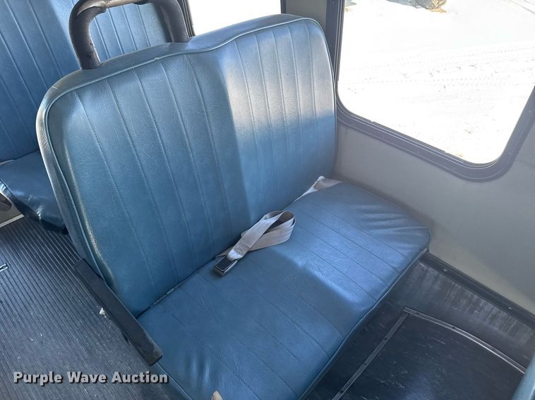 image for item NN9574 2001 Chevrolet Express 3500 shuttle bus