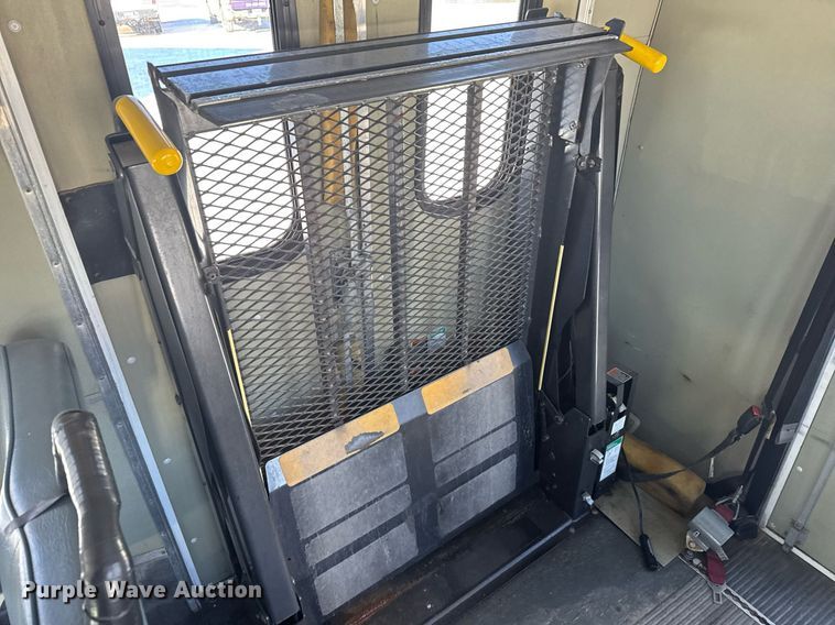 image for item NN9574 2001 Chevrolet Express 3500 shuttle bus