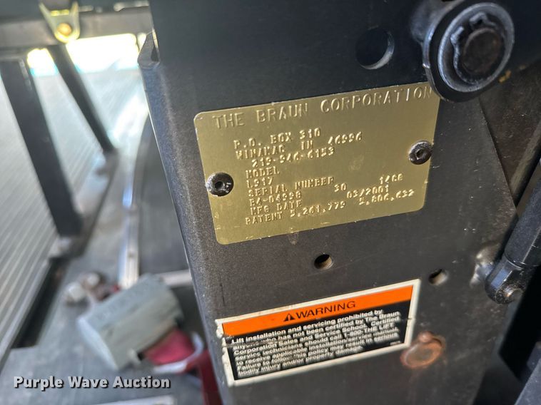 image for item NN9574 2001 Chevrolet Express 3500 shuttle bus