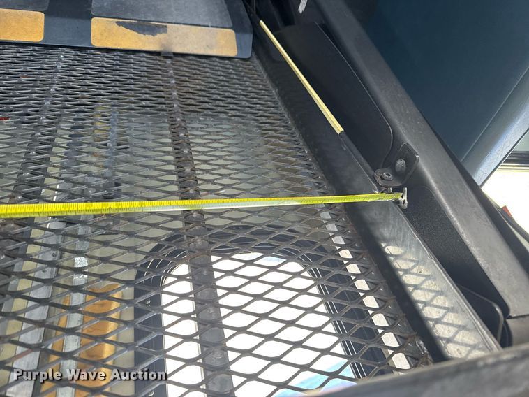 image for item NN9574 2001 Chevrolet Express 3500 shuttle bus