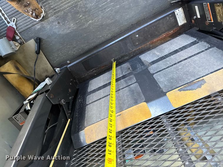 image for item NN9574 2001 Chevrolet Express 3500 shuttle bus