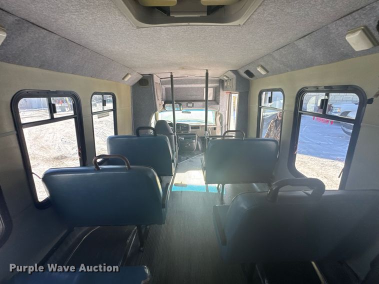 image for item NN9574 2001 Chevrolet Express 3500 shuttle bus