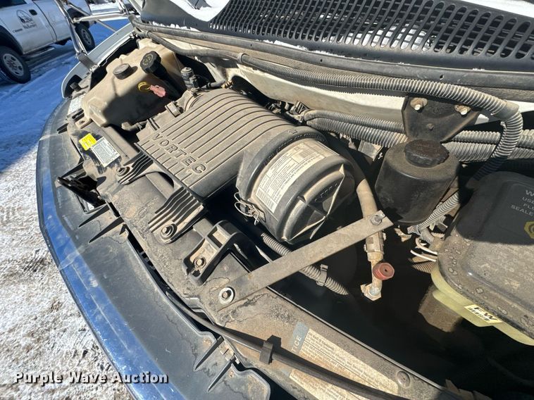 image for item NN9574 2001 Chevrolet Express 3500 shuttle bus