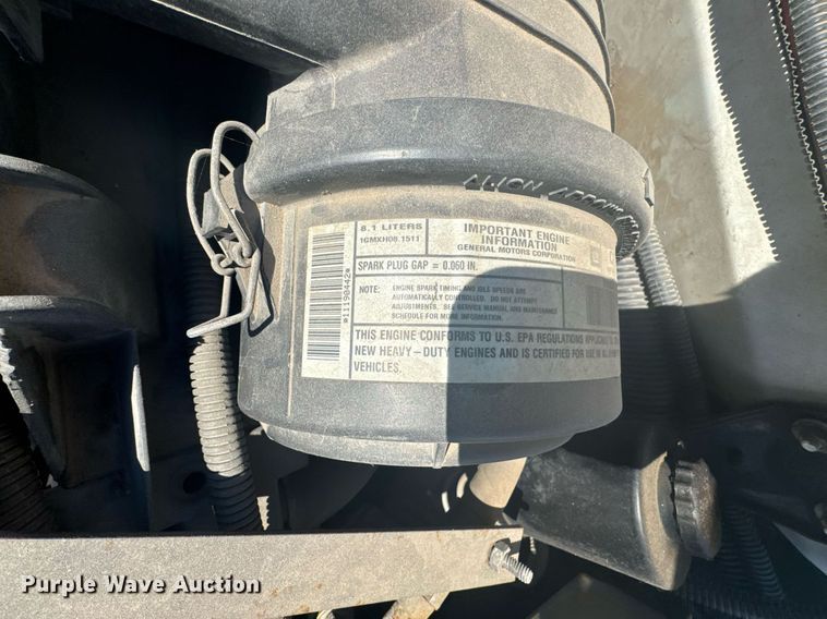 image for item NN9574 2001 Chevrolet Express 3500 shuttle bus