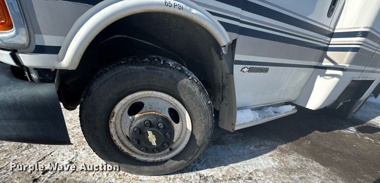 image for item NN9574 2001 Chevrolet Express 3500 shuttle bus