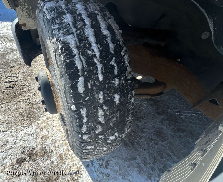 image for item NN9574 2001 Chevrolet Express 3500 shuttle bus