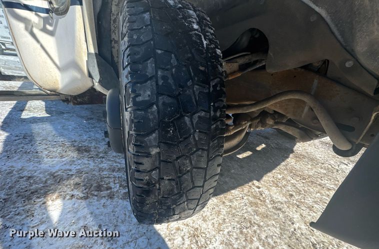 image for item NN9574 2001 Chevrolet Express 3500 shuttle bus