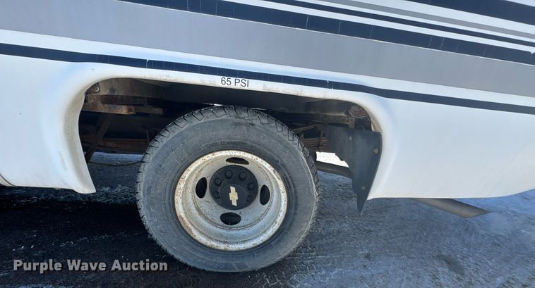 image for item NN9574 2001 Chevrolet Express 3500 shuttle bus