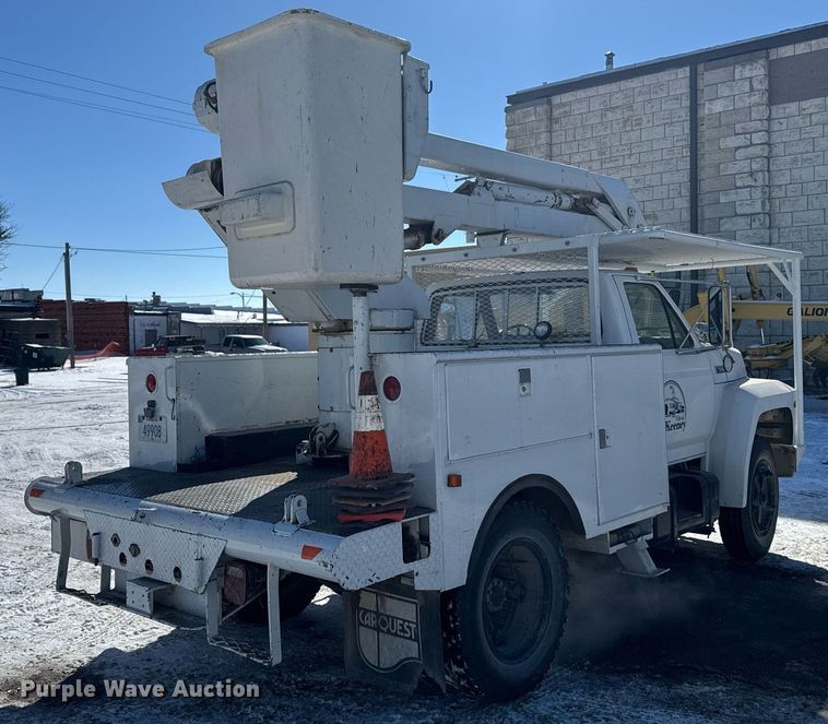 image for item NN9575 1981 Ford F600 bucket truck