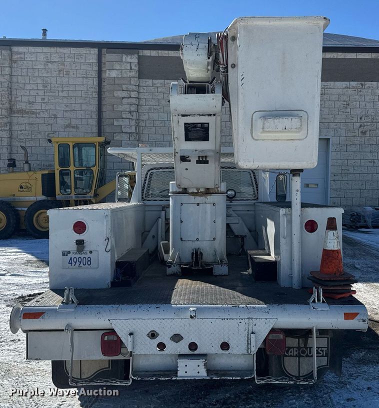 image for item NN9575 1981 Ford F600 bucket truck