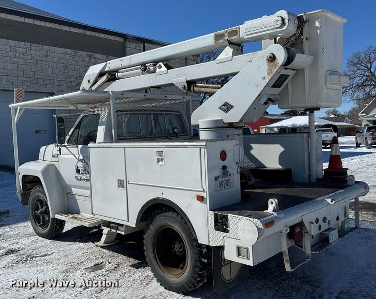 image for item NN9575 1981 Ford F600 bucket truck