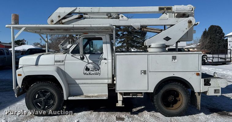 image for item NN9575 1981 Ford F600 bucket truck