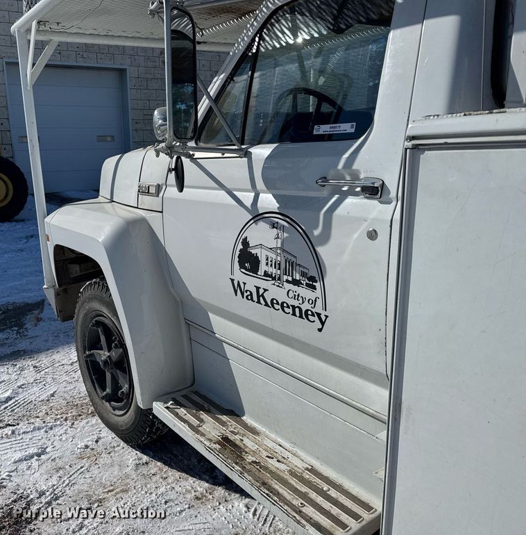 image for item NN9575 1981 Ford F600 bucket truck