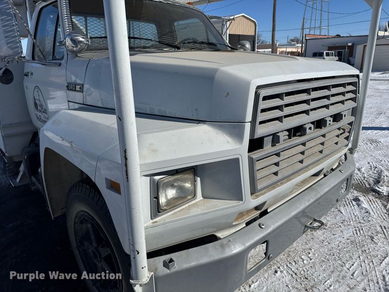 image for item NN9575 1981 Ford F600 bucket truck