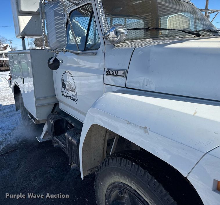 image for item NN9575 1981 Ford F600 bucket truck