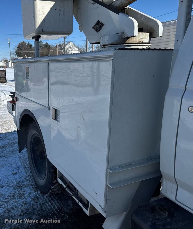 image for item NN9575 1981 Ford F600 bucket truck