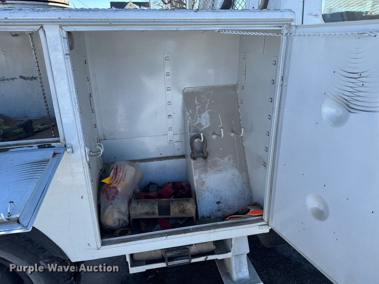 image for item NN9575 1981 Ford F600 bucket truck