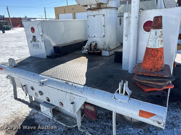 image for item NN9575 1981 Ford F600 bucket truck