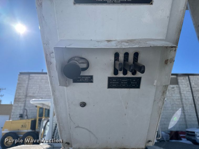 image for item NN9575 1981 Ford F600 bucket truck