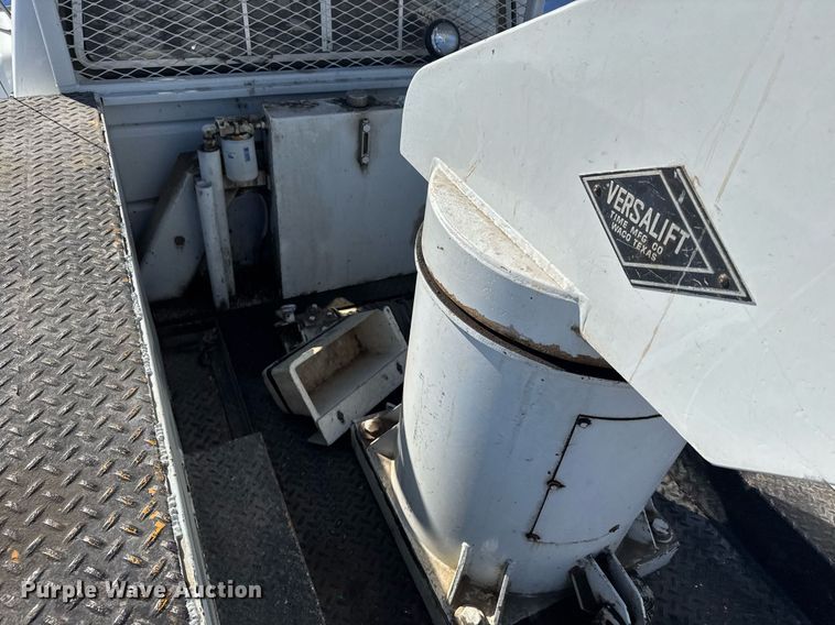 image for item NN9575 1981 Ford F600 bucket truck