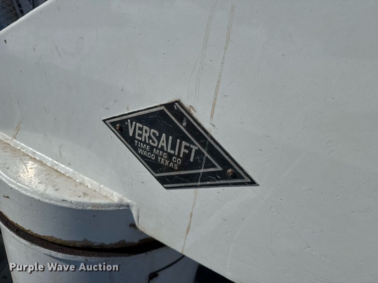 image for item NN9575 1981 Ford F600 bucket truck