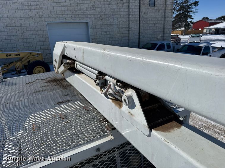 image for item NN9575 1981 Ford F600 bucket truck