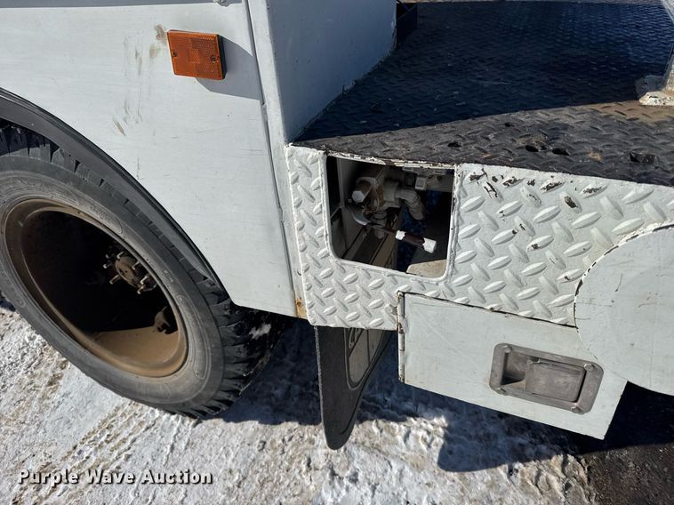 image for item NN9575 1981 Ford F600 bucket truck