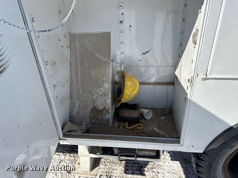 image for item NN9575 1981 Ford F600 bucket truck