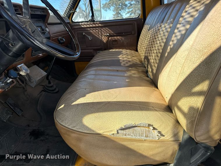 image for item NN9575 1981 Ford F600 bucket truck