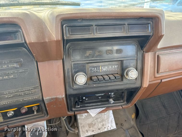 image for item NN9575 1981 Ford F600 bucket truck