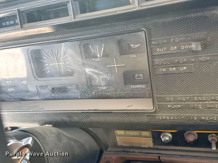 image for item NN9575 1981 Ford F600 bucket truck