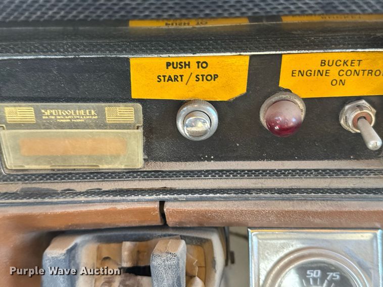 image for item NN9575 1981 Ford F600 bucket truck