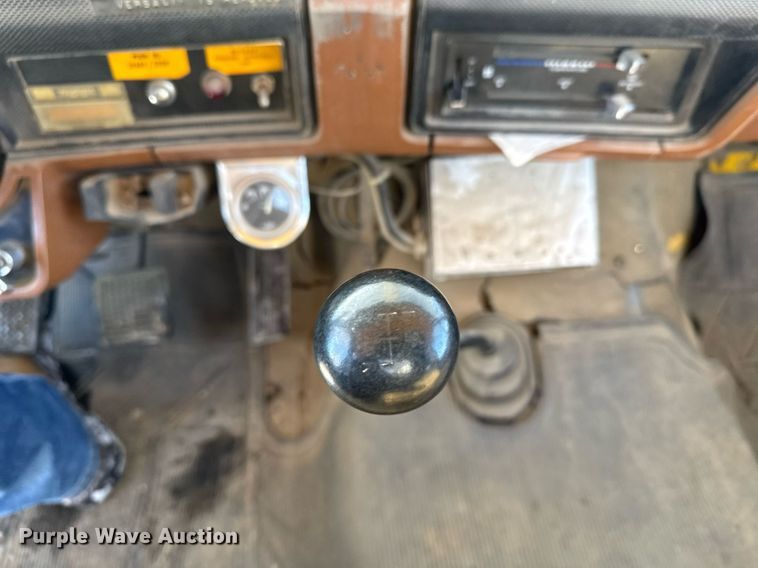 image for item NN9575 1981 Ford F600 bucket truck