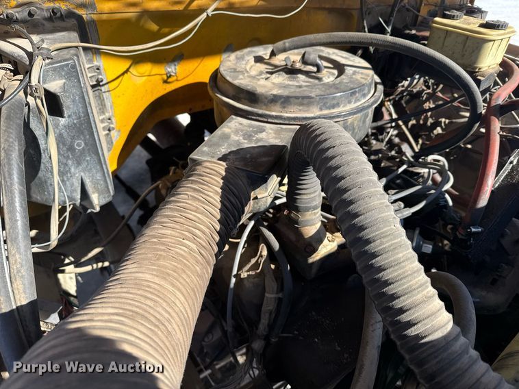 image for item NN9575 1981 Ford F600 bucket truck