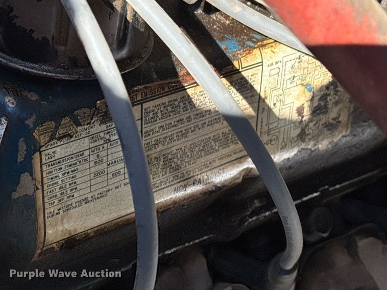 image for item NN9575 1981 Ford F600 bucket truck